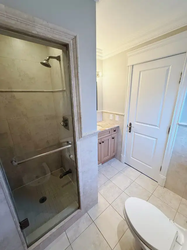 Master bedroom with ensuite near subway & Yorkdale (Female Only) - Photo 4