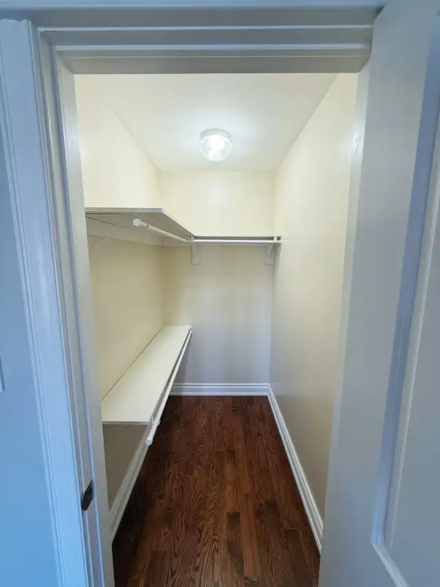 Master bedroom with ensuite near subway & Yorkdale (Female Only) - Photo 5