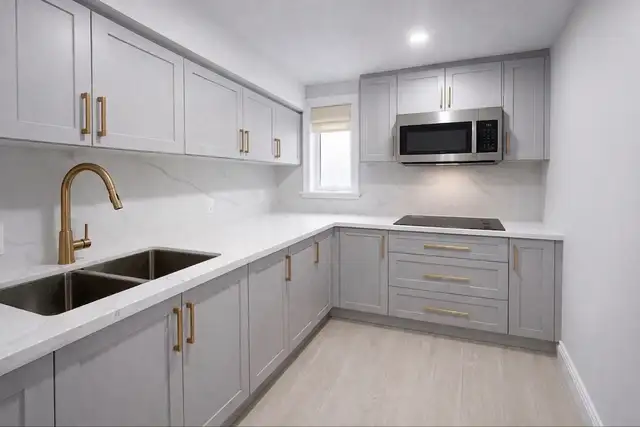 Master bedroom with ensuite near subway & Yorkdale (Female Only) - Photo 6