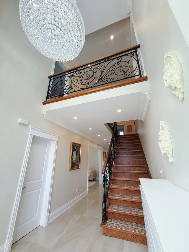 Master bedroom with ensuite near subway & Yorkdale (Female Only) - Photo 7