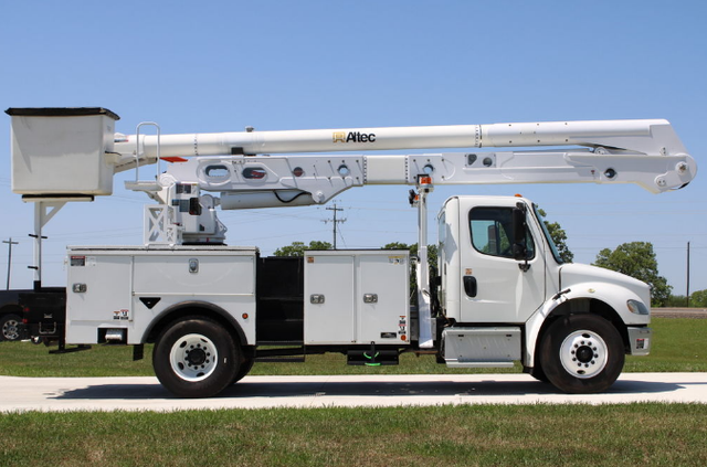 2016 Freightliner M2-106 Altec AN55-E0C Bucket Truck - Photo 2