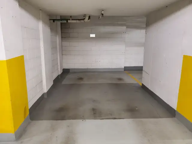 Beautiful 1 Bedroom Condo with Parking Available Immediately! - Photo 9