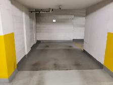Beautiful 1 Bedroom Condo with Parking Available Immediately! - Photo 9