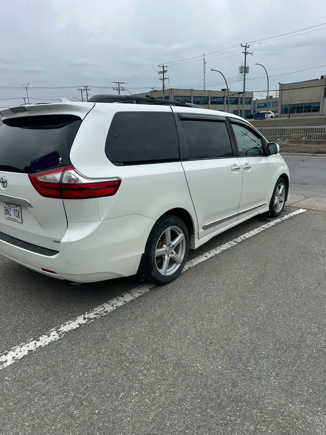 Toyota Sienna 2018 - Photo 3