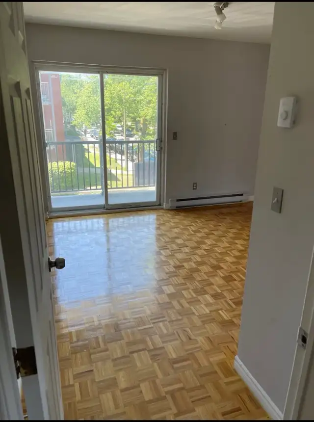 Grand 4 1/2 sud ouest - Photo 2