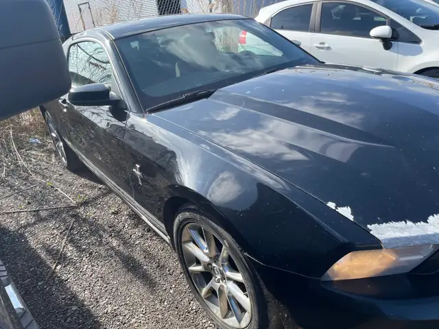 2011 Ford Mustang - Photo 3