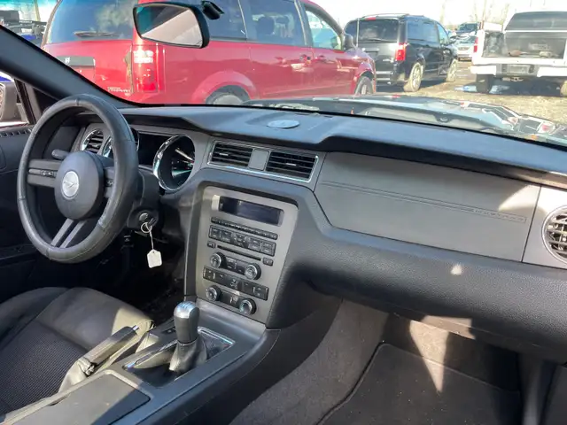 2011 Ford Mustang - Photo 5