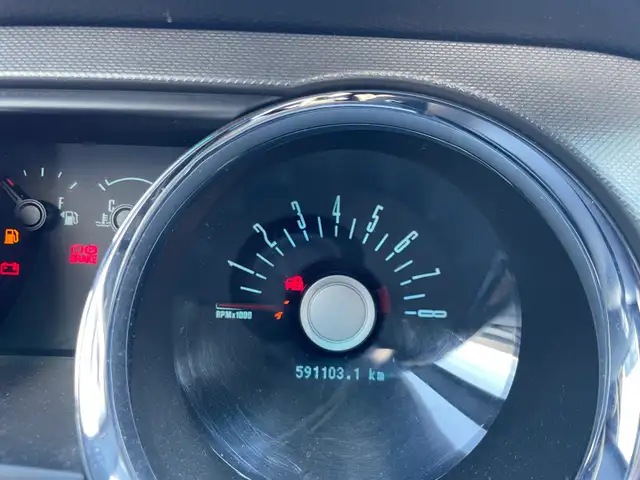 2011 Ford Mustang - Photo 6