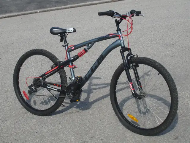 ALMOST NEW 27.5' CCM SAVAGE WITH 21 SPD & FULL DUAL SUSPENSION!