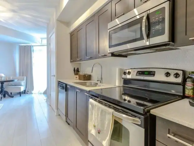 Beautiful 1 BDRM w/Balcony, Parking, & Storage - DowntownToronto - Photo 5