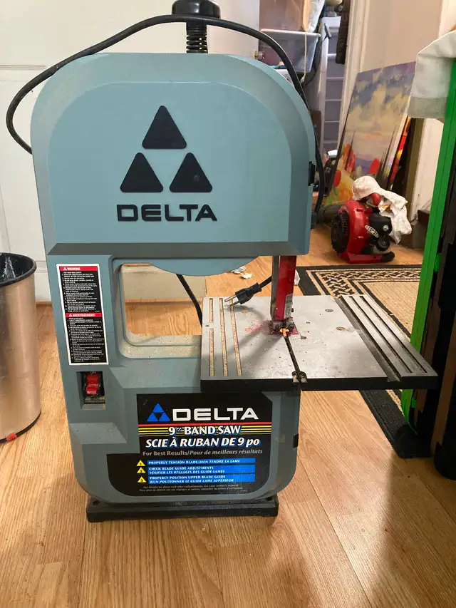 Bandsaw - Delta 9 inch - Photo 2