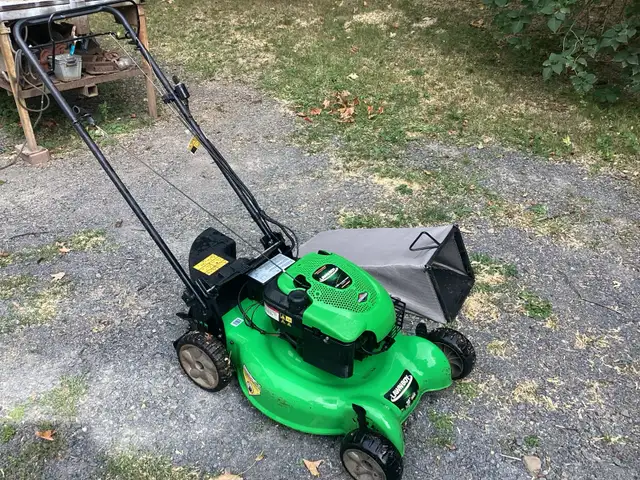 Lawn Boy Self Propelled Mower - Rear Wheel Drive - Key Start. - Photo 4