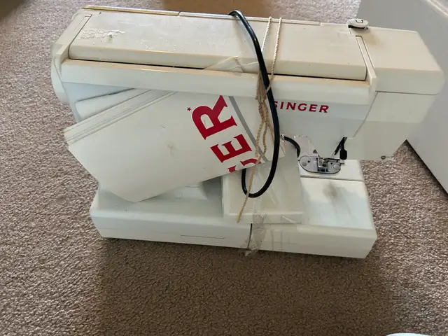 singer sewing machine - Photo 3