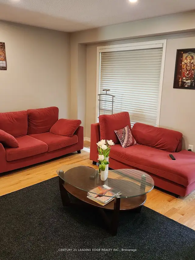 3BR 4W 3STOREY TOWNHOUSE FOR RENT NEAR WARDEN SUBWAY SCARBOROUGH - Photo 4