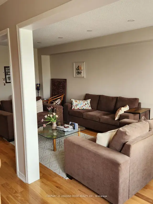 3BR 4W 3STOREY TOWNHOUSE FOR RENT NEAR WARDEN SUBWAY SCARBOROUGH - Photo 5