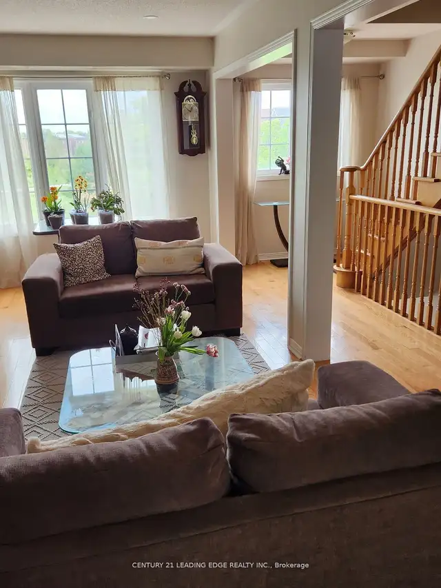 3BR 4W 3STOREY TOWNHOUSE FOR RENT NEAR WARDEN SUBWAY SCARBOROUGH - Photo 6