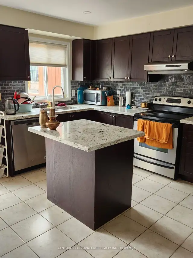 3BR 4W 3STOREY TOWNHOUSE FOR RENT NEAR WARDEN SUBWAY SCARBOROUGH - Photo 7