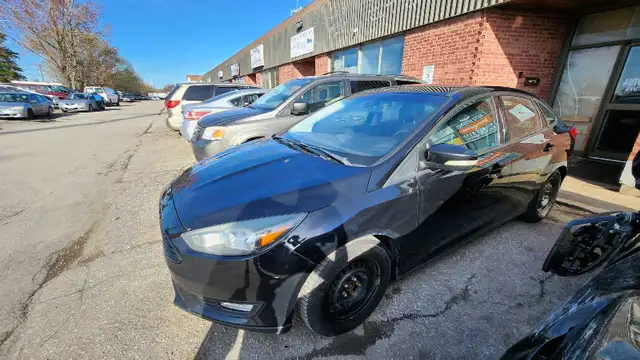2016 Ford Focus SE - Photo 2