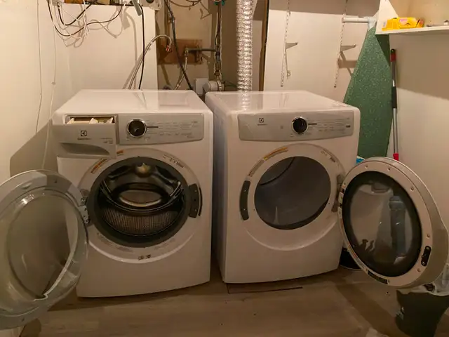 Furnished room close to Rundle Station - Photo 8