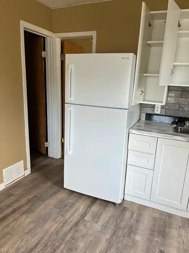 Small one bedroom suite on West Hill - Photo 3