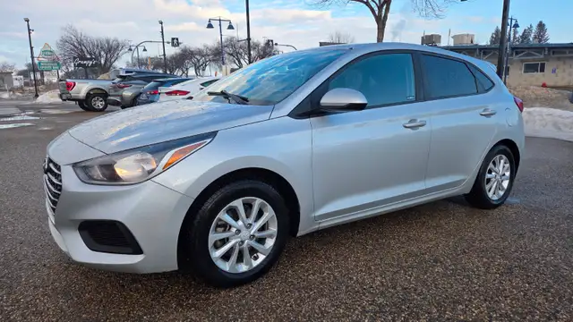CERTIFIED 2019 HYUNDAI ACCENT 'PREFERRED' -AUTO -LOADED -YORKTON - Photo 2