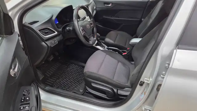 CERTIFIED 2019 HYUNDAI ACCENT 'PREFERRED' -AUTO -LOADED -YORKTON - Photo 3