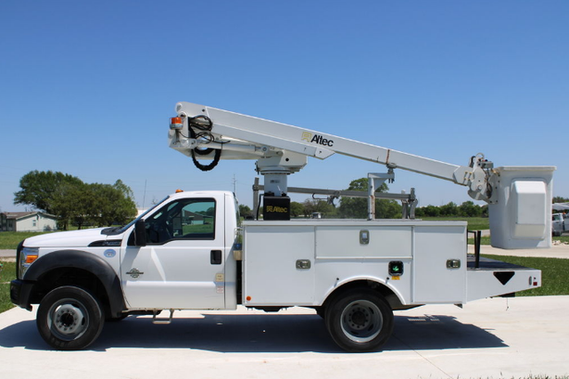 2016 Ford F450 Altec AT235 Bucket Truck - Photo 2