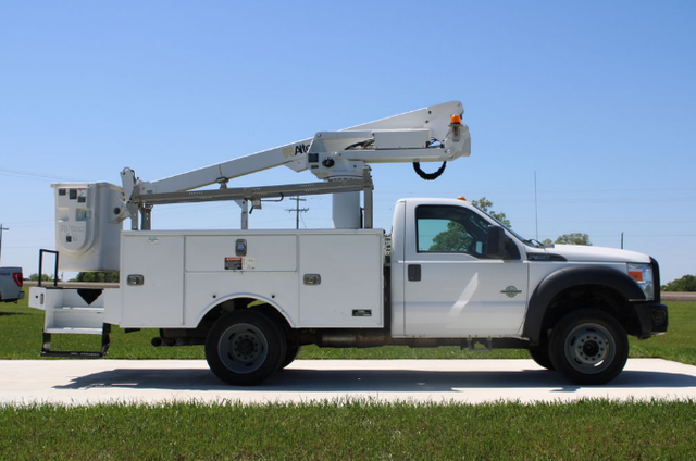 2016 Ford F450 Altec AT235 Bucket Truck - Photo 4