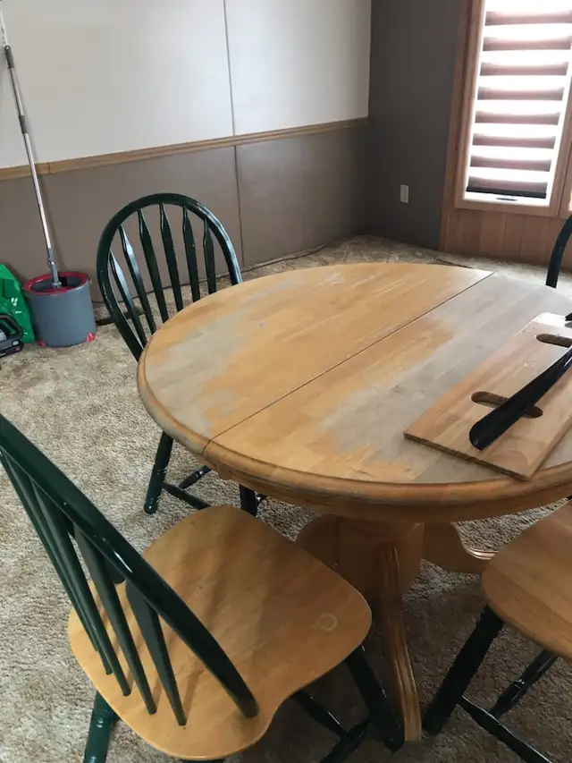 Kitchen table and chairs - Photo 2