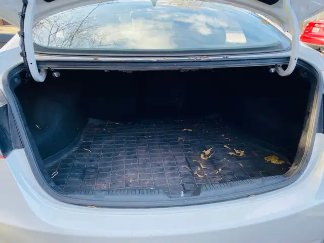 Great Buy - Loaded 2013 Hyundia Elantra - Limited - Photo 9