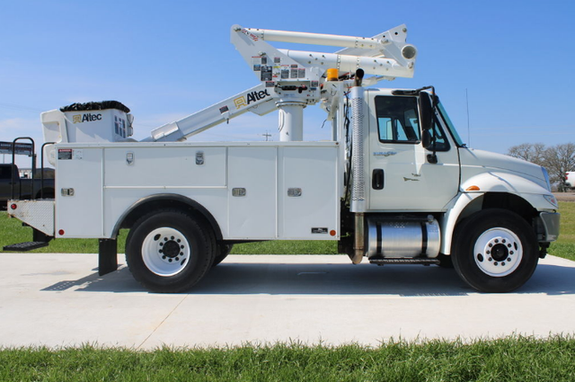 2014 International 4300 Altec TA40 Bucket Truck - Photo 3