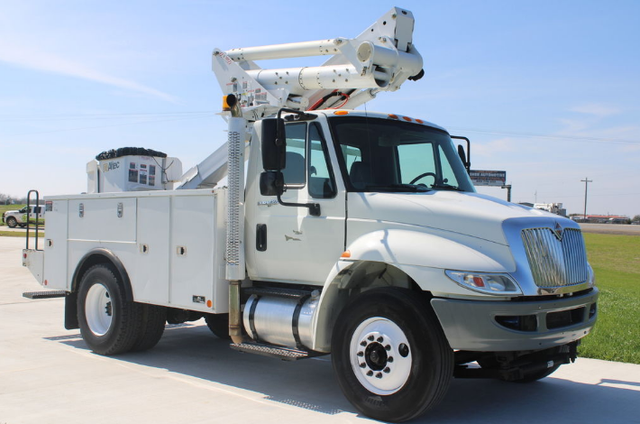 2014 International 4300 Altec TA40 Bucket Truck - Photo 5