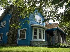 26-042 Bachelor apartment in a large historic Dartmouth home