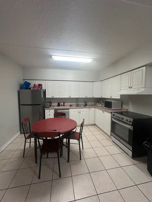 5 Bed 2 Bath Apartment - $540/month - University of Waterloo! - Photo 2