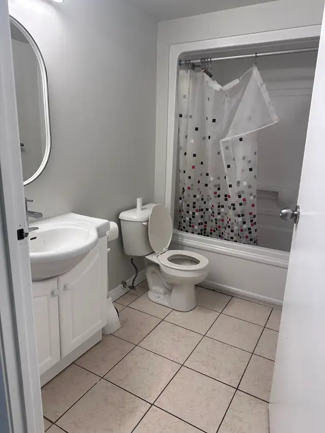 5 Bed 2 Bath Apartment - $540/month - University of Waterloo! - Photo 3