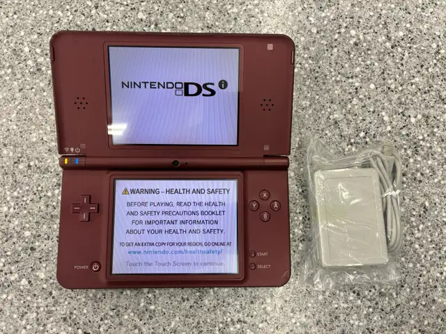 Nintendo DSI XL - Red