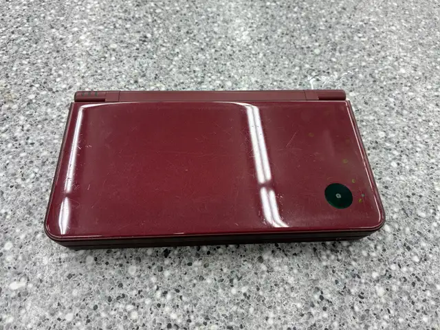 Nintendo DSI XL - Red - Photo 2
