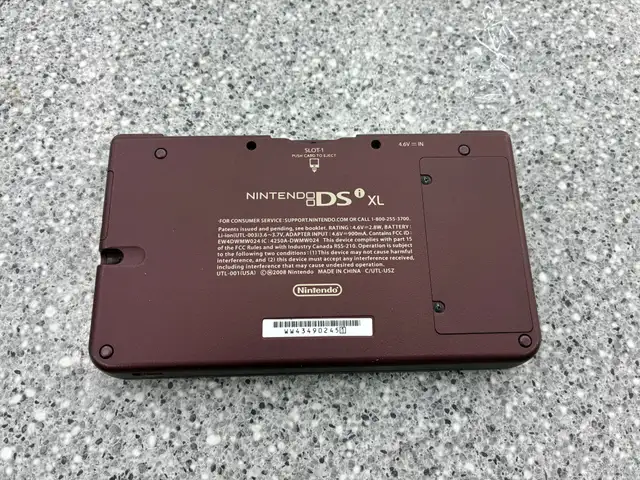 Nintendo DSI XL - Red - Photo 3