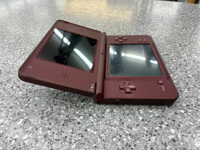 Nintendo DSI XL - Red - Photo 4
