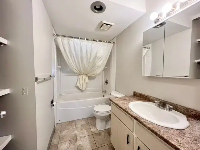 2 Bedroom Unit Across from Hospital! - Photo 9