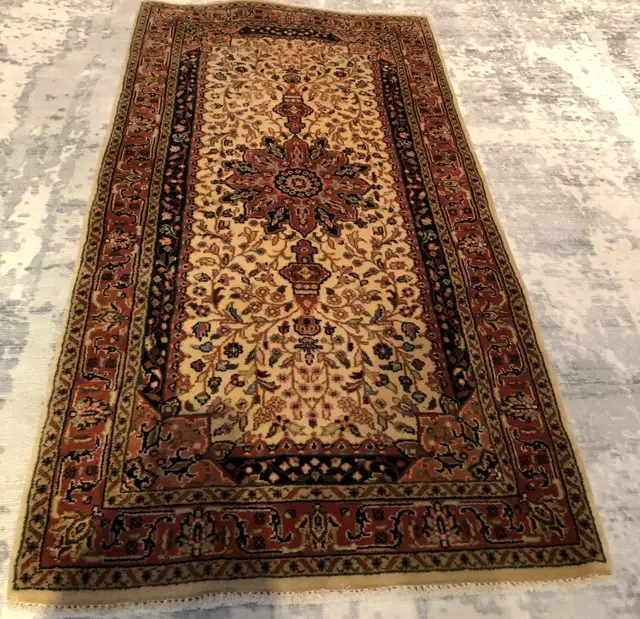 DISCOUNTED  rugs, runners at CASPIAN RUGS CENTRE ends April 24!