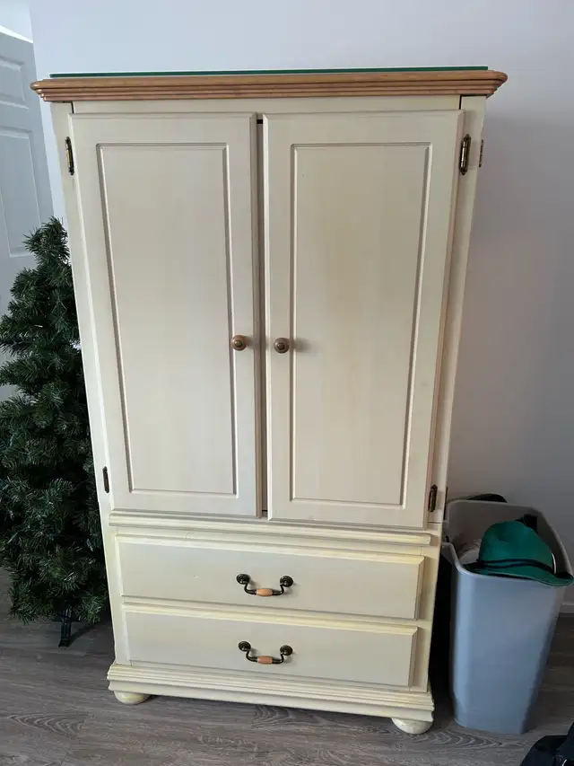 Saturday only noon-4pm Apartment Contents - Photo 9