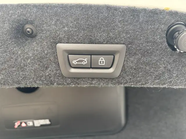 2015 BMW 5 Series 550i xDrive AWD • M Sport Package - Photo 7