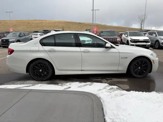 2015 BMW 5 Series 550i xDrive AWD • M Sport Package - Photo 9