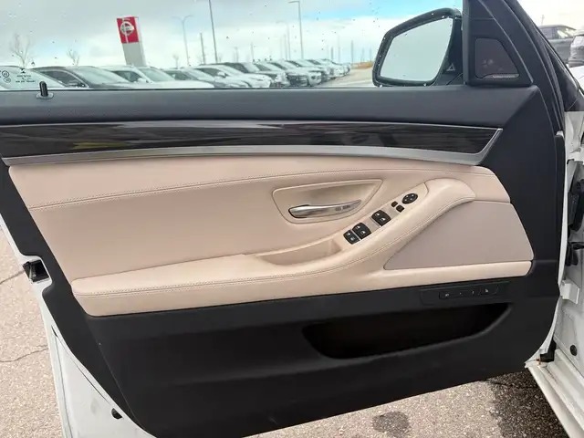 2015 BMW 5 Series 550i xDrive AWD • M Sport Package - Photo 12