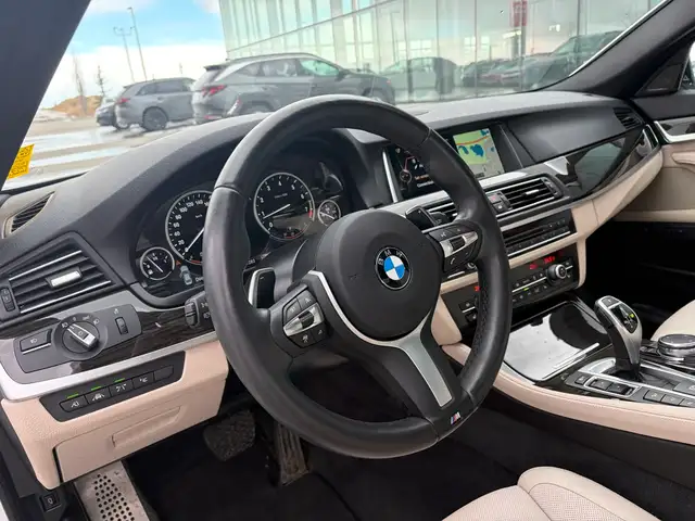 2015 BMW 5 Series 550i xDrive AWD • M Sport Package - Photo 16