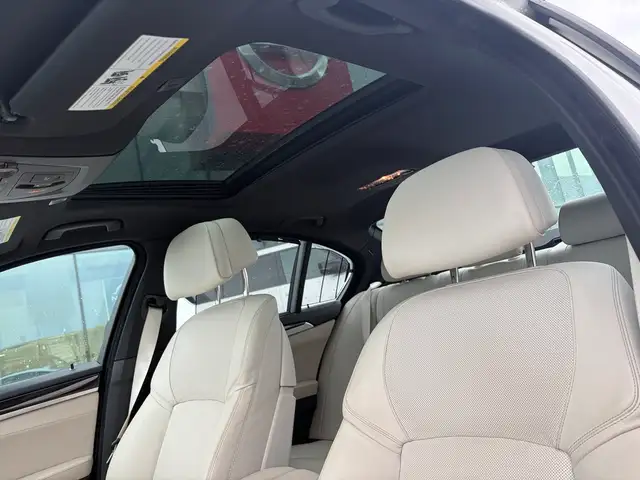 2015 BMW 5 Series 550i xDrive AWD • M Sport Package - Photo 17