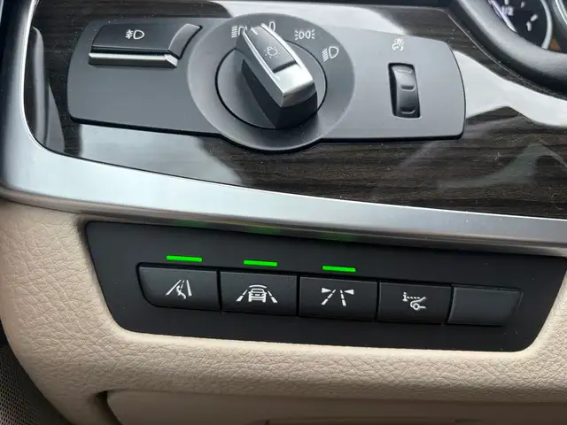 2015 BMW 5 Series 550i xDrive AWD • M Sport Package - Photo 18