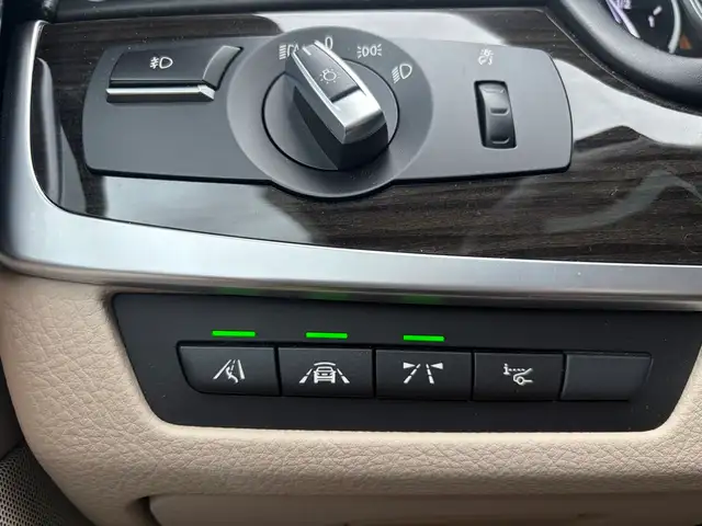 2015 BMW 5 Series 550i xDrive AWD • M Sport Package - Photo 19