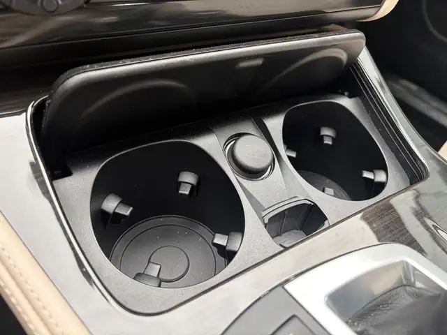 2015 BMW 5 Series 550i xDrive AWD • M Sport Package - Photo 27